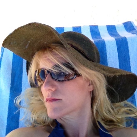 Meet your Posher, Meredith - Picture 1 of 6